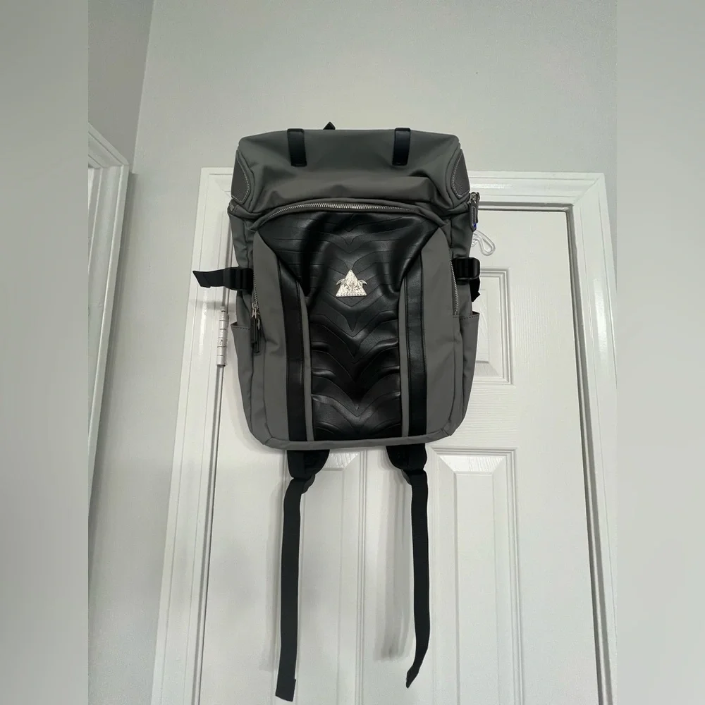 RARE!!! Yu-Gi-Oh! Blue-Eyes White Dragon 3D Black and Gray Backpack. Like New! - Picture 2 of 12
